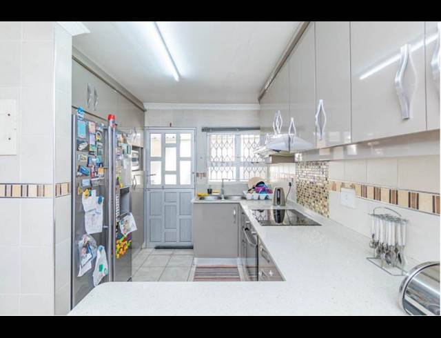 4 BEDROOM SIMPLEX FOR SALE IN LOTUS PARK